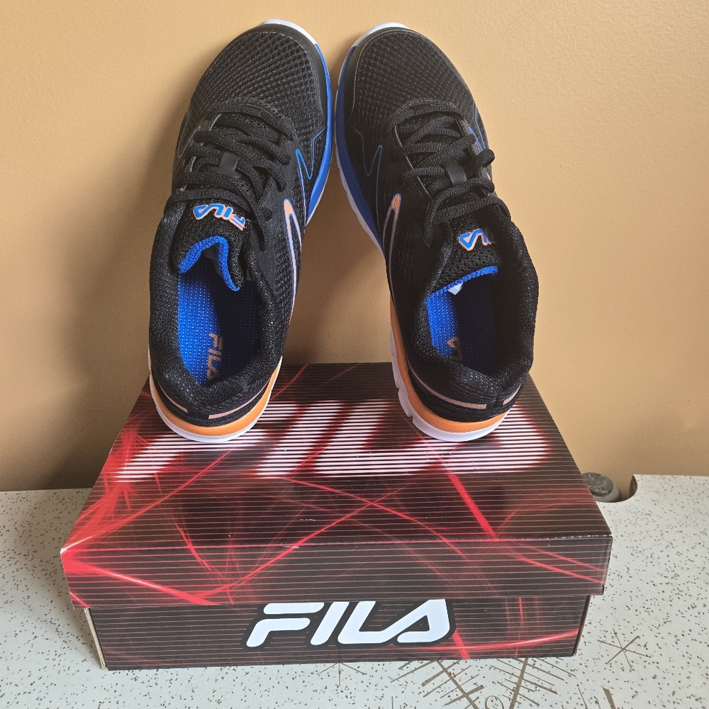 FILA Panorama 9 NWOT Sneakers, Size 5